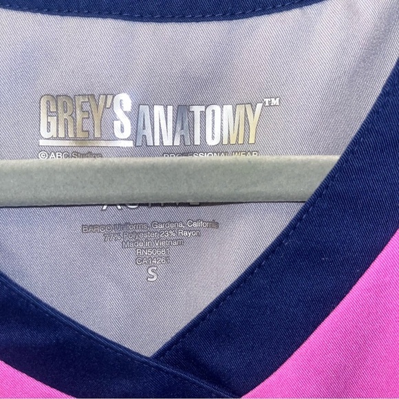 Grey's Anatomy Pink and Gray Women's Top/b1103 - Picture 2 of 3